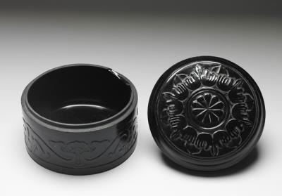 图片[3]-Round glass box with carved floral design, Qing dynasty (1644-1911).-China Archive